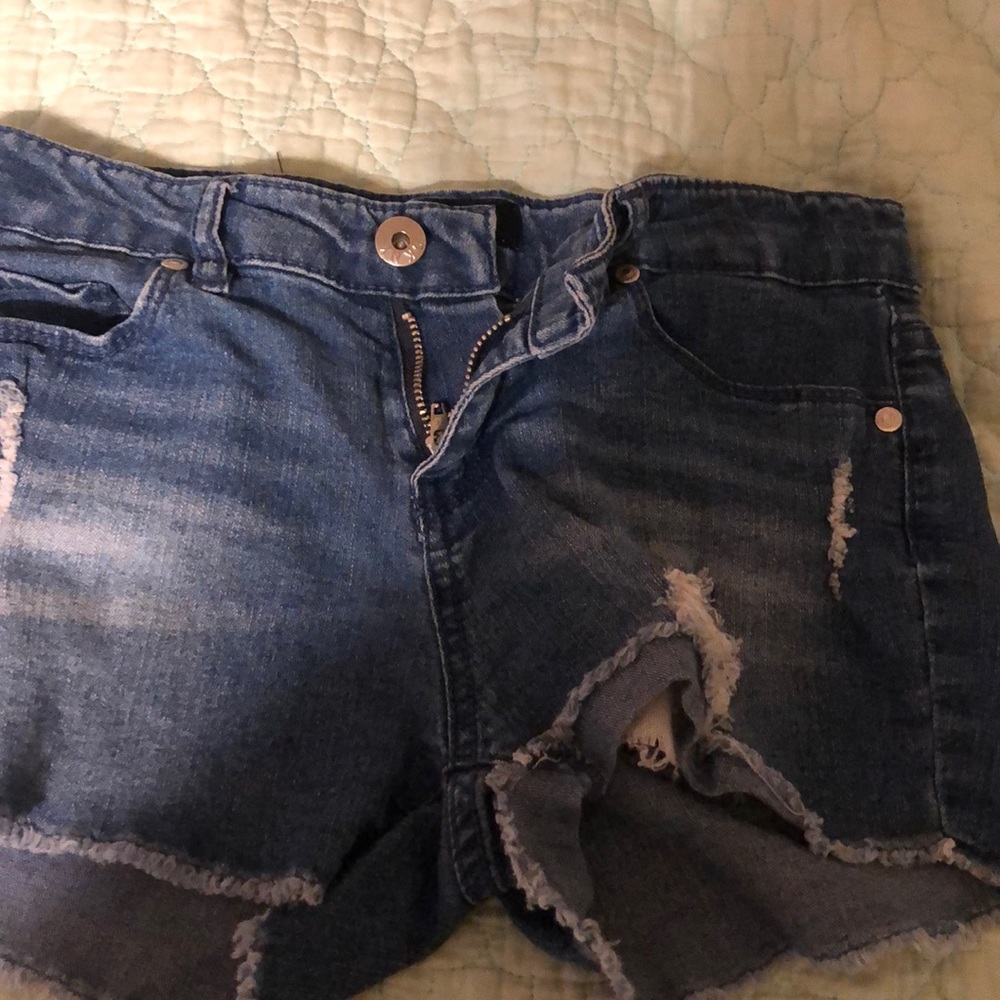 💜mid to high rise ripped jean shorts